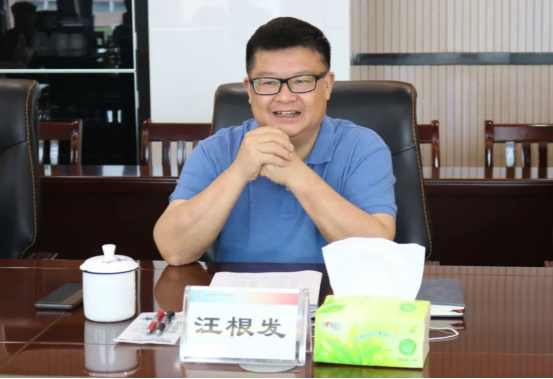 校党委副书记,校长汪根发在行政楼520会议室热情接待了李春晖一行